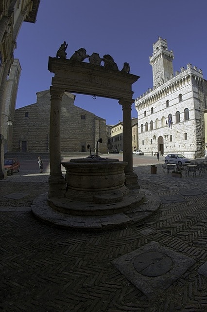 What to do in Montepulciano-Historic Center- Pozzo dei Leoni e dei Grifi-Palace Comunale- Cathedral--