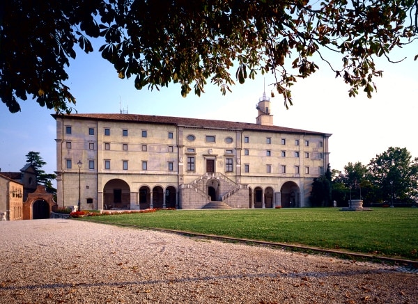  Castello- Piazzale- Musei Civici-