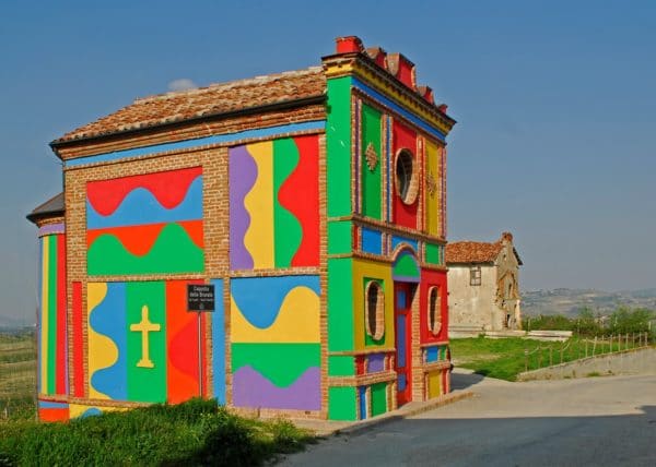 Cosa vedere a La Morra-Cappella del Barolo- Arte Contemporanea-Langhe- colori