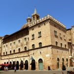 Cosa vedere a Foligno, la Rosa dell'Umbria-Foligno-Piazza della Repubblica-Duomo-San Feliciano-Palazzo delle Canoniche-