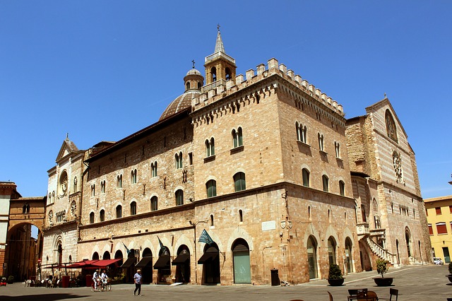 Cosa vedere a Foligno, la Rosa dell'Umbria-Foligno-Piazza della Repubblica-Duomo-San Feliciano-Palazzo delle Canoniche-