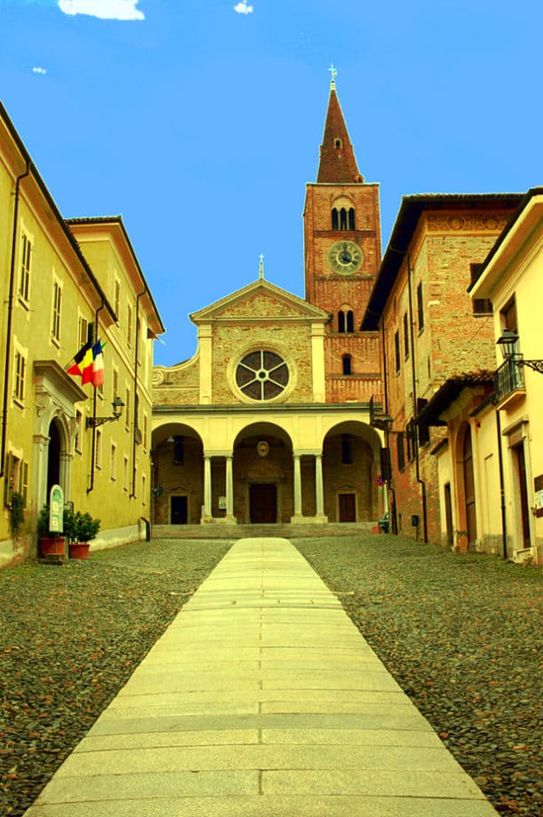 What to see in Acqui Terme-Cathedral of Santa Maria Assunta-Duomo-Romanesque-arcades-bell tower