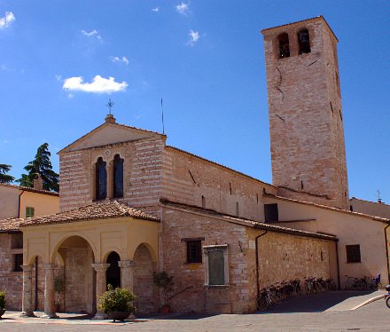 What to see in Foligno-basilica santa maria infraportas-pink stone