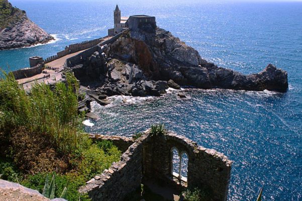 What to see in Portovenere-Church of San Pietro-Promontory-Gulf-Sea-Harpaia Cave-