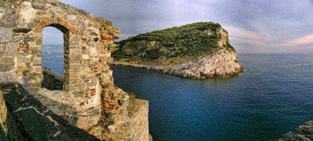 Leggenda dell'Isola Palmaria-Isola Palmaria- Promontorio Portovenere- Papà Lucerna- Leggenda-Chiesa di San Pietro-Golfo dei poeti