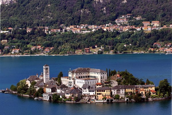 Il romantico Borgo Ventoso-Isola di San Giulio-Panorama-Sacro Mote di Orta-Lago-Belvedere-La Corrispondenza