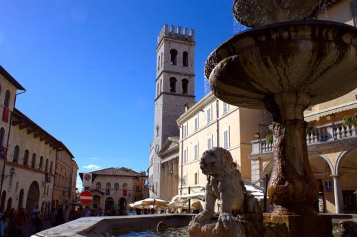 Piazza del Comune-Assisi-Tempiodi Minerva-Palazzo dei Priori-Palazzo del Capitano del Popolo-Torre del Popolo-Fonte di Piazza-Leoni-Santa Maria sopra Minerva