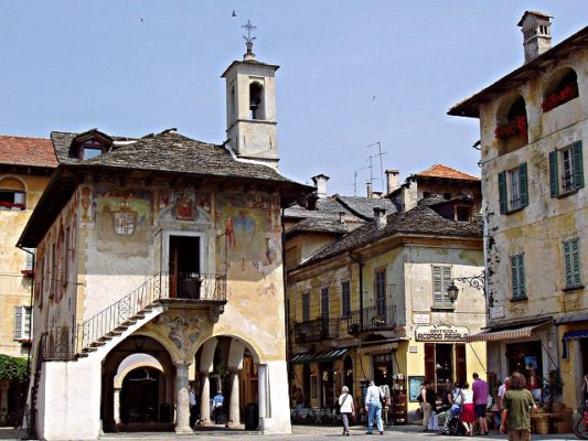 What to see in Orta San Giulio-Piazza Motta-Orta San Giulio-Piazza-Broletto-frescoes-sundial-arcades