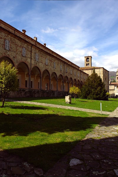 Bobbio il simbolo della Val Trebbia- Scriptorium dell'Abbazia di San Colombano- Museo dell'abbazia-Museo della Città- Museo collezione Mazzolini- Portici- Giardino