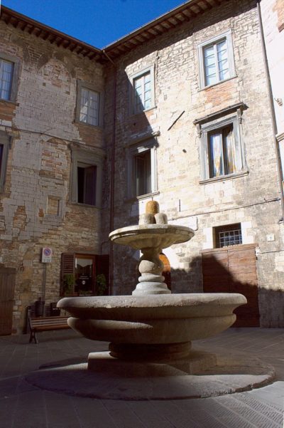 What to see in Gubbio-bargello fountain-fountain of fools-bargello palace