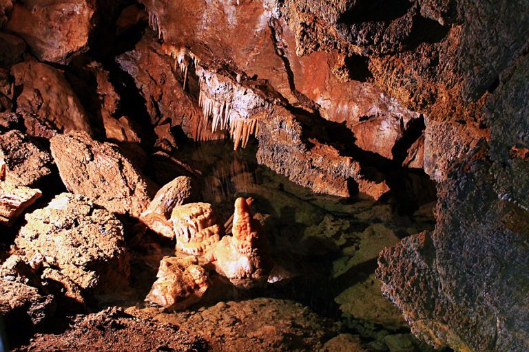 What to see in Borgio- Borgio Caves - Stalactites - Pipes - Drapes - Columns - The most colorful in Italy