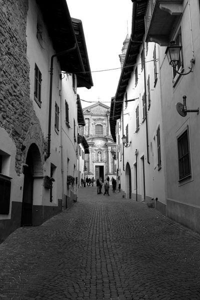 What to see in La Morra-Parish Church-San Martino-alley