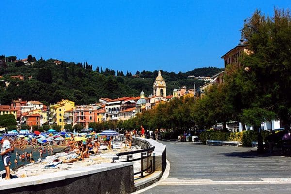 Il borgo dei poeti romantici inglesi-San Terenzo-Lungomare- Spiaggia-Case colorate-passegiata-alberi-Lerici-Golfo dei poeti-