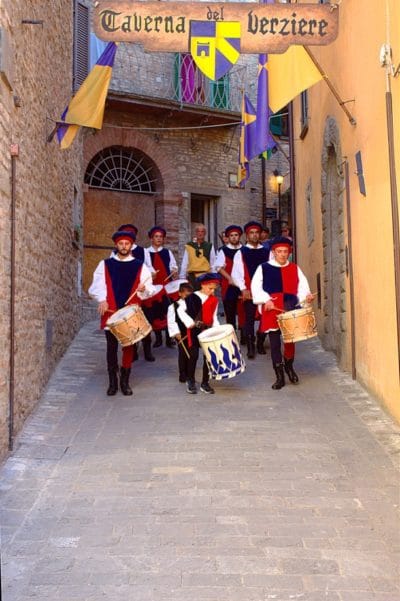 Montone: L'Umbria medioevale- Corteo- Rievocazione- Donazione della Santa Spina- Folklore-Montone- Maschere