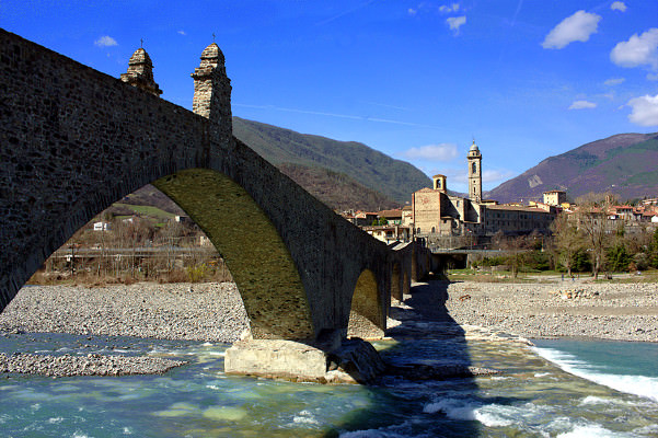 Bobbio il simbolo della Val Trebbia- Panorama-Ponte Gobbo- Ponte del Diavolo- Fiume Trebbia- Appennino-