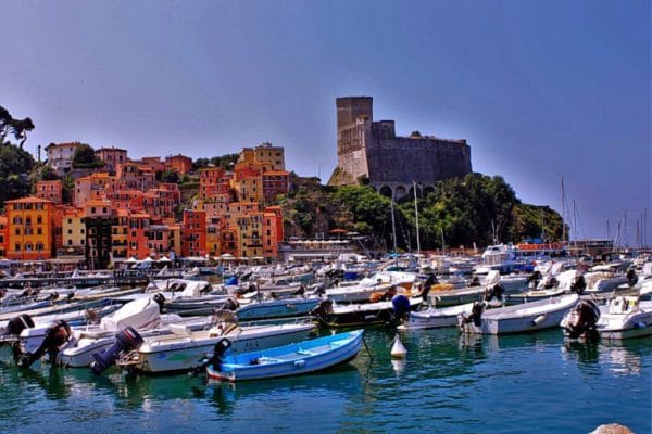 Perché soggiornare a Lerici?-Lerici-Porticciolo-Castello-Barche-case colorate-estate