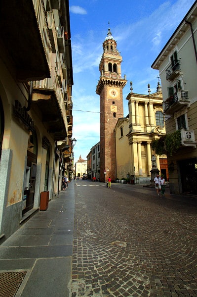 Casale la capitale del Monferrato- Via Saffi- Torre Civica- Chiesa di Santo stefano- Casale Monferrato- Prospettiva