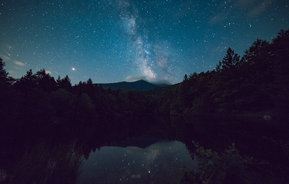 i migliori posti dove vedere le stelle cadenti-lago-tekapo-notte-stelle-luna-jpg