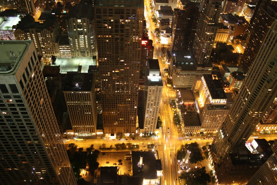 I migliori luoghi dei film di Batman-Chicago-palazzi-vista notturna-luci-città-jpg