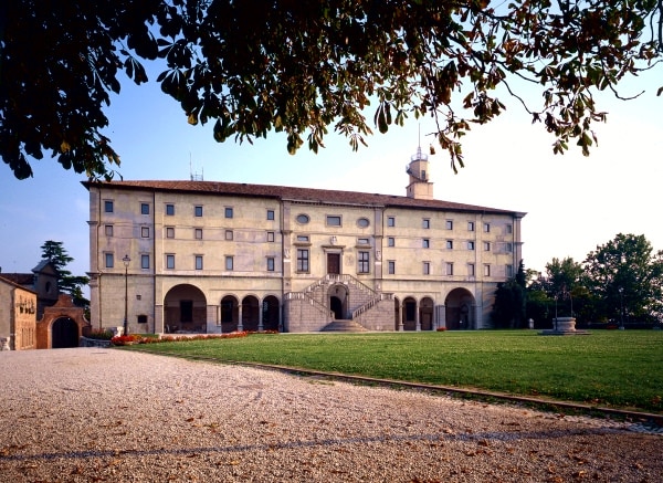 Castello- Piazzale- Musei Civici-