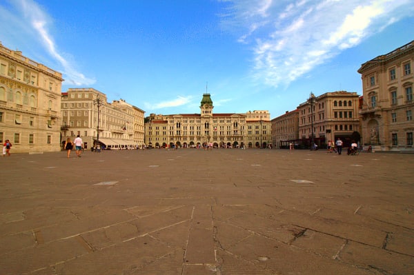 Cosa vedere a Trieste in un weekend-Piazza Unità d'Italia- Palazzo del Municipio- Palazzo della Luogotenenza Austriaca- Palazzo del Lloyd Triestino-