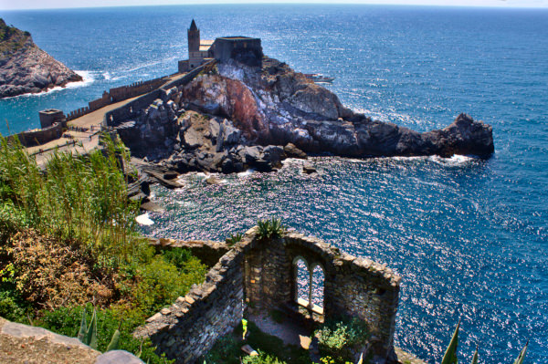 Chiesa di san pietro- Portovenere- riflessi- mare-Mulini di Portovenere