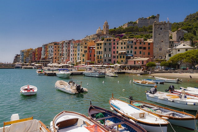 Portovenere- Porticciolo- Palazzata a mare- case colorate-varche