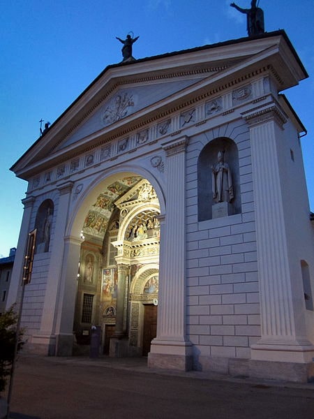 Cattedrale di Santa Maria Assunta- Duomo di Aosta- sera- luci- Facciata