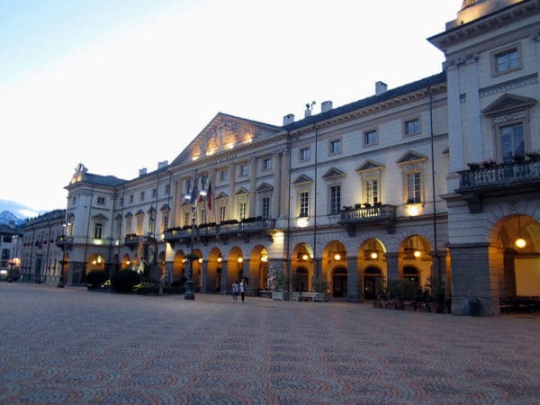 Piazza Chanoux-Municipio di Aosta- Caffè Nazionale-sera