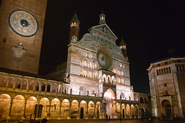 le più belle leggende di Cremona- Piazza del Comune- notte- duomo- torrazzo- battistero