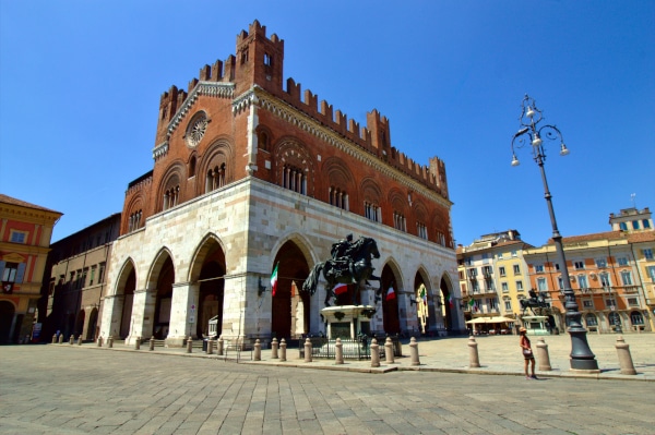 Cosa Vedere a Piacenza- Palazzo Gotico- Piazza Cavalli- Statua equestre Alessandro Farnese