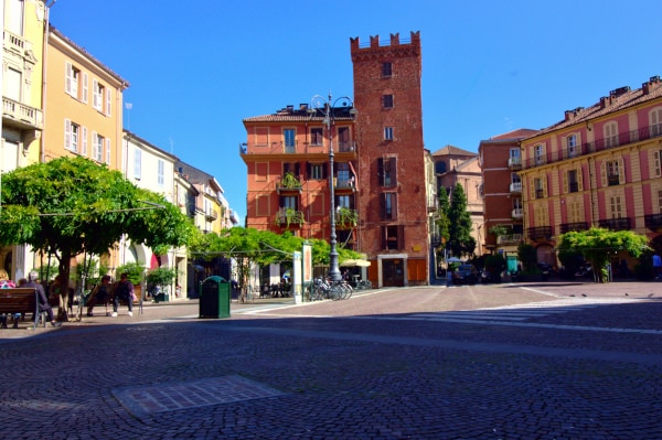 Guttuari Tower-Piazza Statuto- battlements