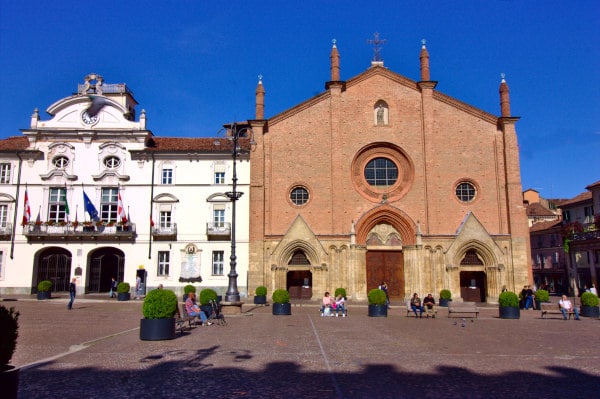 what to see in Asti - Piazza San Secondo - Collegiate Church of San Secondo - Municipality of Asti