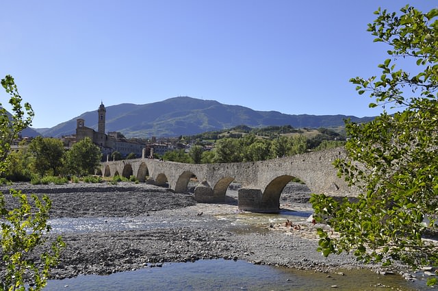 % borghi per un weekend nella natura- Bobbio- Ponte gobbo- Ponte del Diavolo -Fiume trebbia