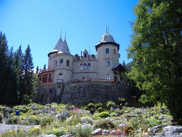 Cosa vedere nei dintorni di Aosta-Castello Savoia- Gressoney- Castello delle fiabe- orto botanico alpino