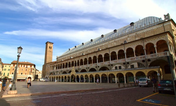 Cosa vedere a Padova- Piazza della Frutta- Palazzo della Ragione