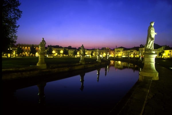 Prato della Valle- Notte- riflessi