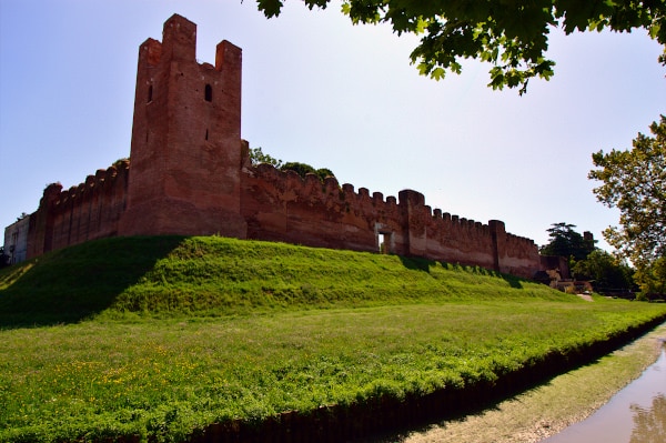 What to see in Castelfranco Veneto in a few hours - Walls - towers - moat - battlements