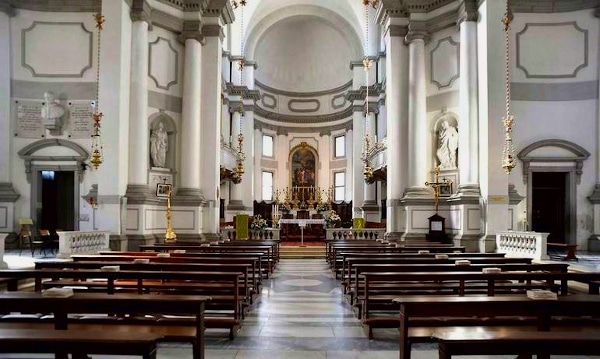 What to see in Castelfranco Veneto in a few hours - Duomo - Interior - banks