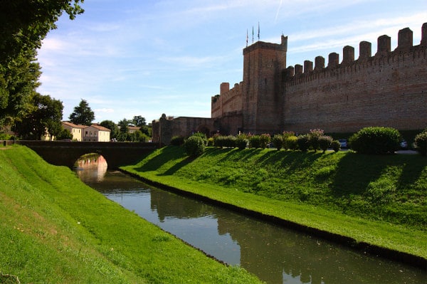 cosa vedere a Cittadella in poche ore- Mura- fossato- torre- merlature