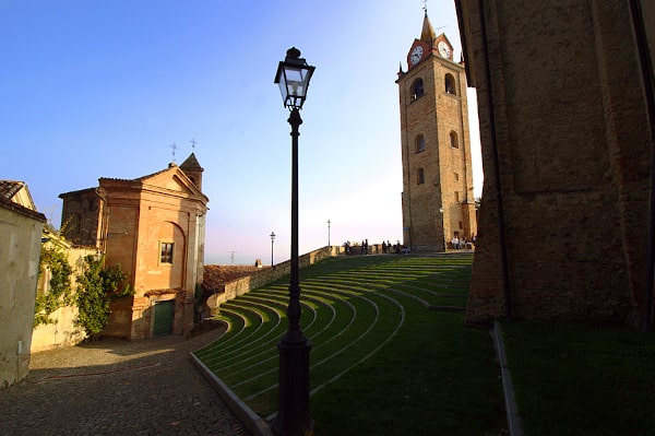 cosa vedere a Monforte d'Alba- Torre Campanaria- Oratorio di Santa Elisabetta- Auditorium Horszowski