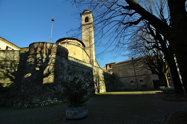 What to see in Volpedo, village of Pellizza - Spanish Walls - parish-tower