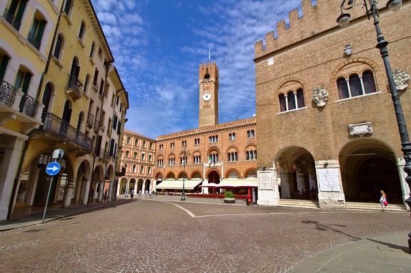 Cosa vedere a Treviso in un giorno- Piazza dei Signori- Palazzo dei Trecento- Palazzo Podestà