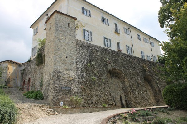 What to see in Monforte - Perno Castle - Walls - Noble palace