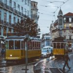 Cammino di Santiago Portoghese-Lisbona-Tram-Persone-Palazzi