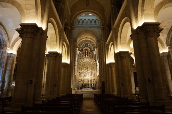 Sè-Velha-Interno-Coimbra-Archi-Luci