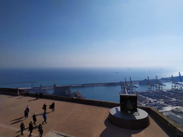 Cosa vedere a Barcellona in un giorno-Montjuïc-Castello-Vista-Mare-Cielo-Azzurro