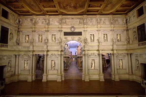 Cosa vedere a Vicenza- Teatro Olimpico- Palco-Statue- scenografia