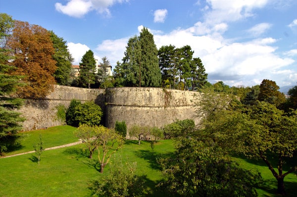 What to see in Bergamo - Venetian Walls - Unesco Heritage - Greenery - Trees