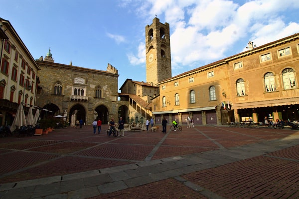 Cosa vedere a Bergamo- Piazza Vecchia- Palazzo della Ragione-Campanone-Palazzo del podestà-fontana contarini